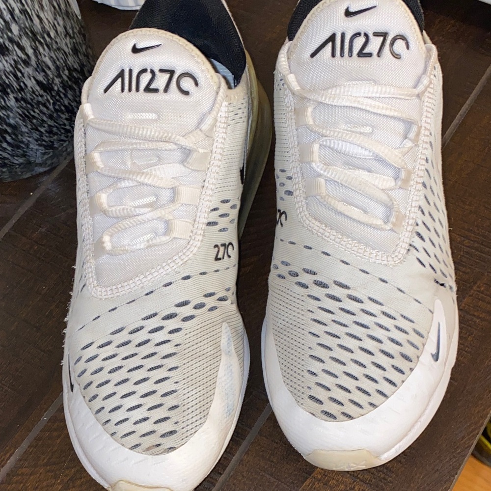 3/$60 Nike Air Max 270 White & Black Sneakers Size 9 - Picture 12 of 16